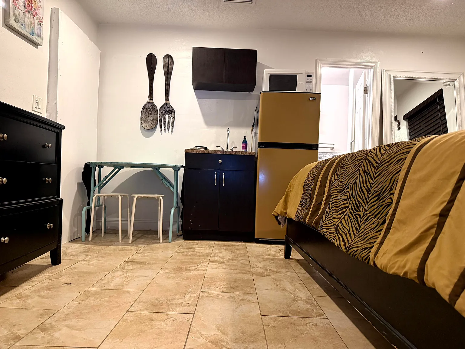 Studio, 1.0 bath, 1634 sqft, $1,200 — Photo 4