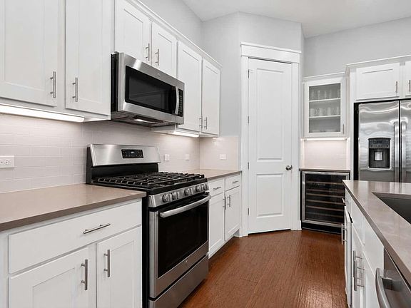 3rd image of 909 Oak St #A