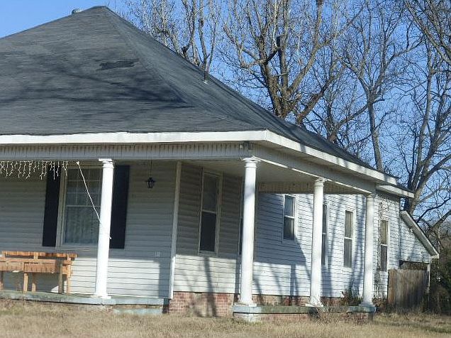 2nd image of 914 E Grand Ave