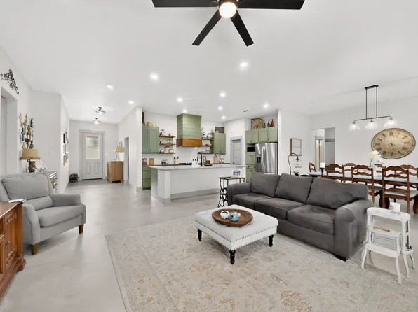 613 Kentucky Town Rd, Whitewright, TX 75491