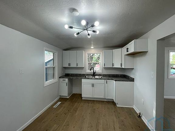 2nd image of 96 South St