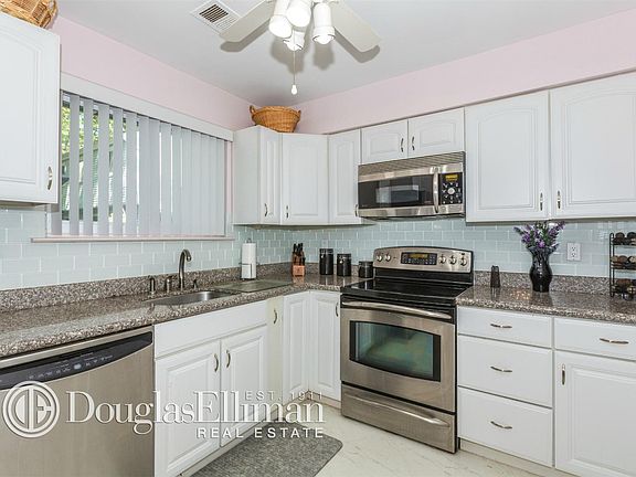 4th image of 221 Springmeadow Dr Unit H