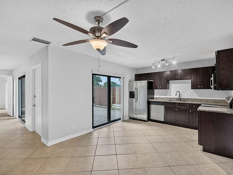 744 Springdale Cir — Photo 15