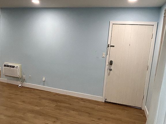 4th image of 1345 Cabrillo Park Dr APT M13