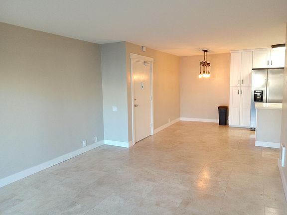 3rd image of 1885 Diamond St #121