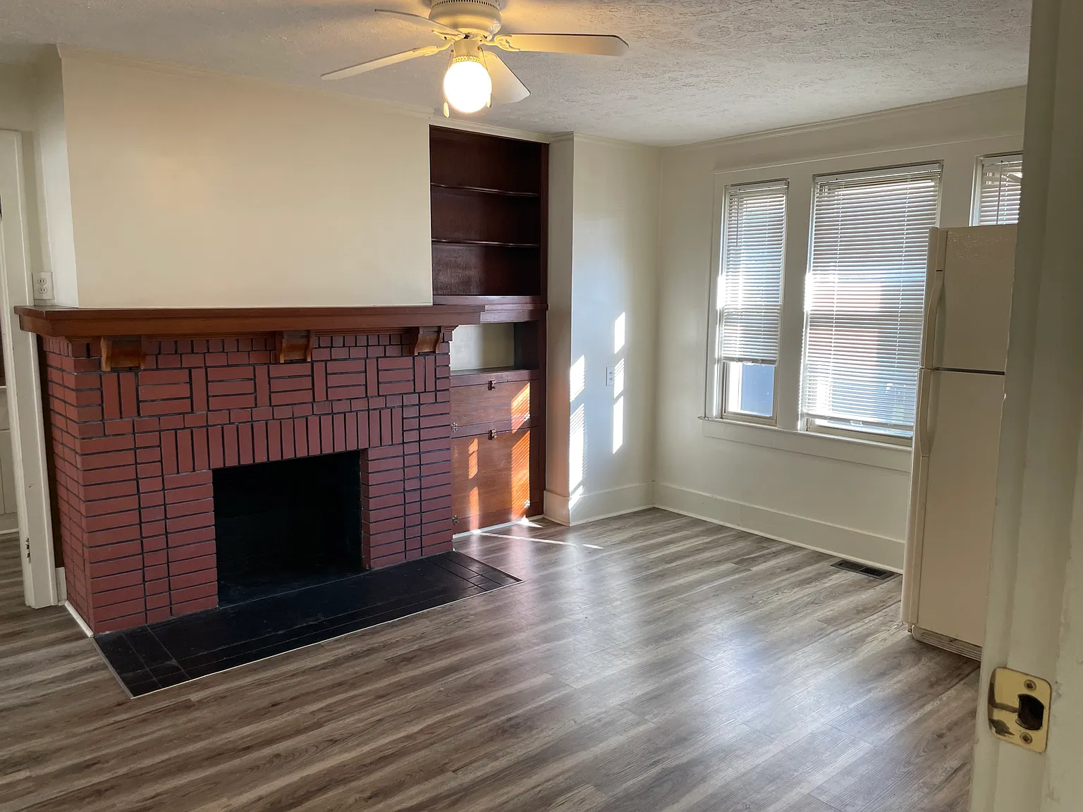 3 bed, 1600 sqft, $1,600 — Photo 2