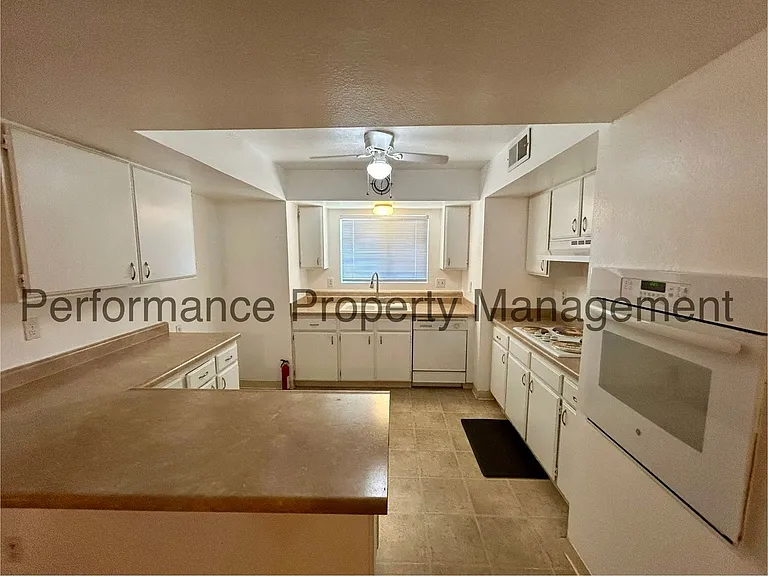 2716 Catalina Dr — Photo 6