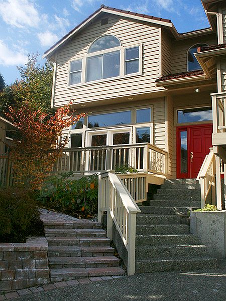 2nd image of 11329 Durland Pl NE
