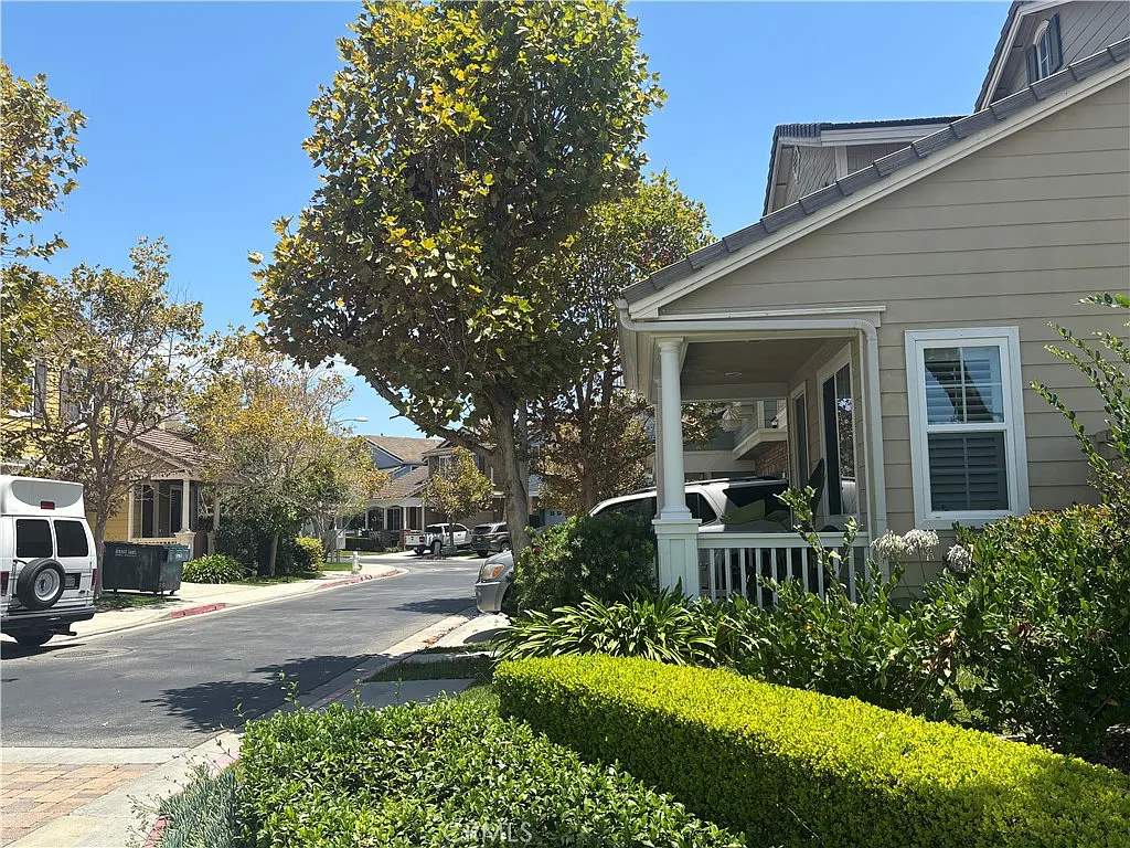 4 bed, 3.5 bath, 2575 sqft, $6,950 — Photo 3