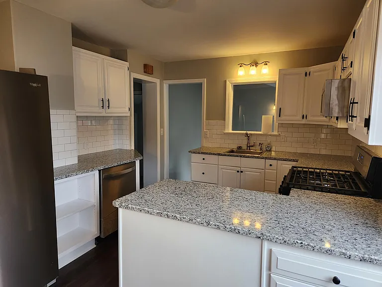 124 Washington Blvd — Photo 11