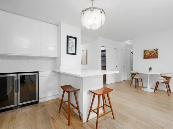 10 West 15th Street image 9 of 18