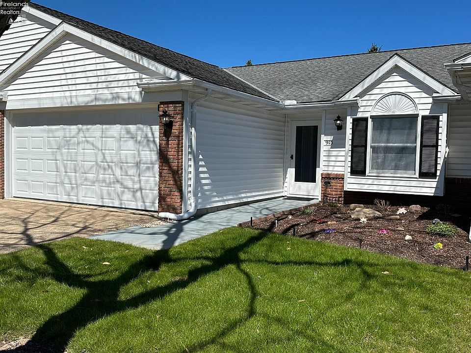 1st image of 915 E Hidden Valley Dr