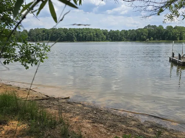 Harvest Rd, Saluda, SC 29138