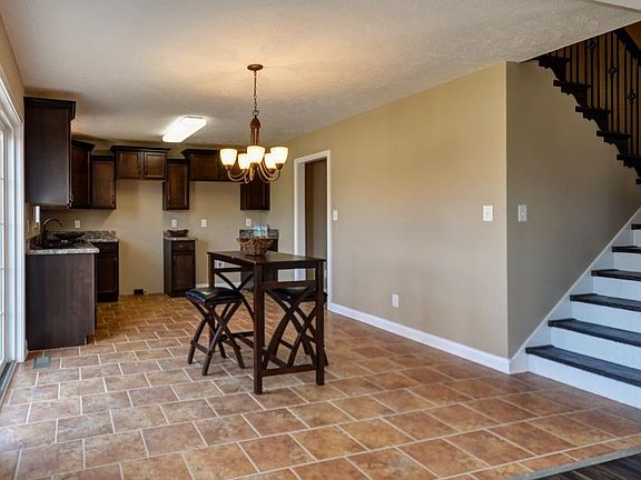 4th image of 1321 Allmon Dr #72