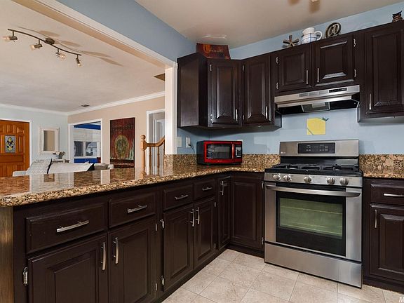 3rd image of 190 Tivoli Way