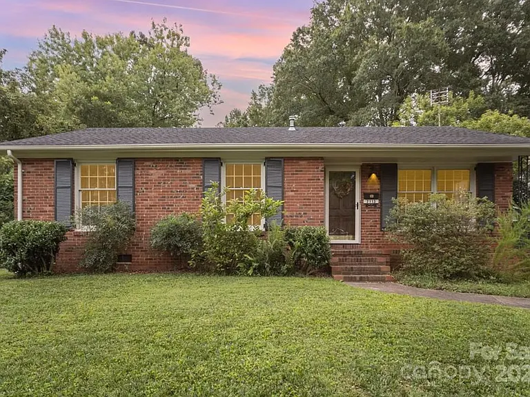7113 Rockcliff Ct — Photo 1