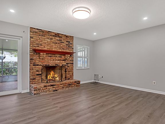 4th image of 2085 Clay Cir