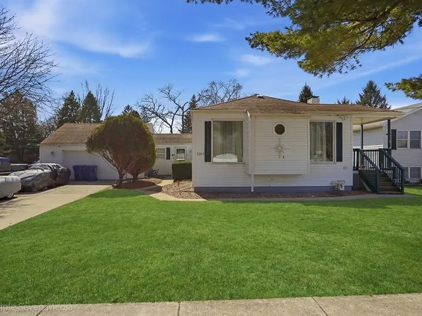 2357 Caton Farm Rd, Crest Hill, IL 60403