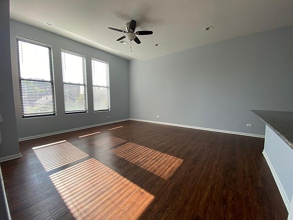 3rd image of 1057 W Grand Ave #4S
