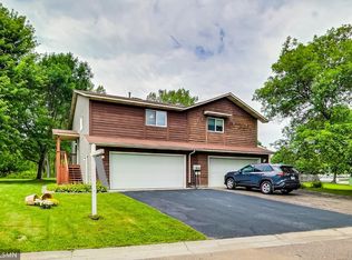 2290 Grange Ave N, Oakdale, MN 55128