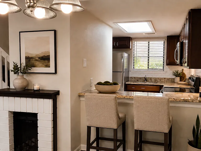 610 Saint Johns Ct #610 — Photo 4