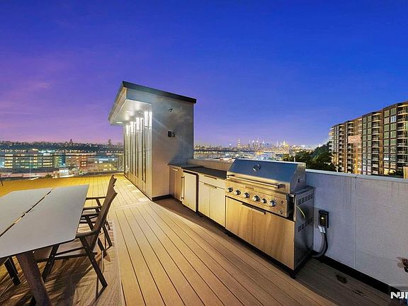 5th image of 8822 Churchill Rd