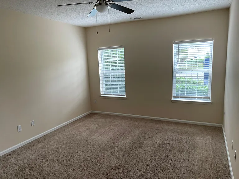 4542 Girvan Dr #B — Photo 14