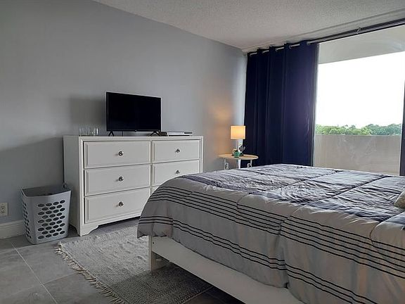 3rd image of 1830 Embassy Dr APT 605