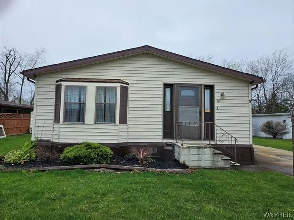 118 S Eaglecrest Dr, Hamburg, NY 14075
