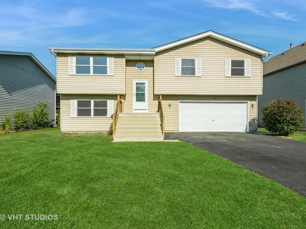 3012 W Kinley Blvd, McHenry, IL 60050