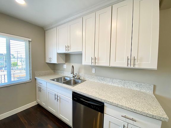 5th image of 7731 Romaine St #8