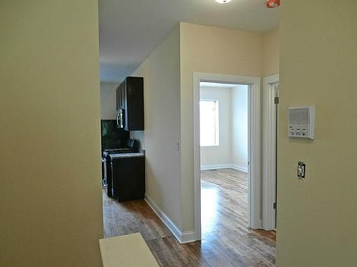 4th image of 5003 N Sawyer Ave APT 03