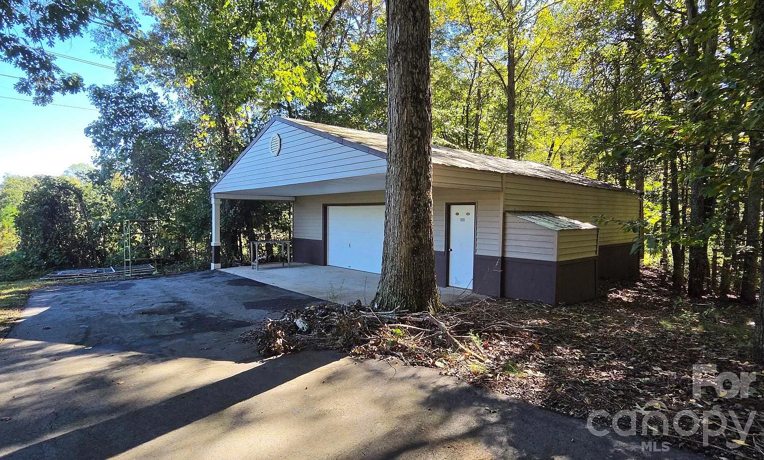 3 bed, 2.0 bath, 1308 sqft, $2,000 — Photo 4
