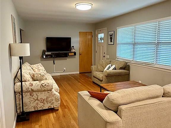 5th image of 3015 Peal Dr