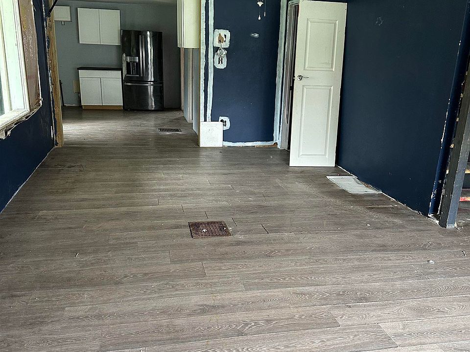 2nd image of 815 3rd St