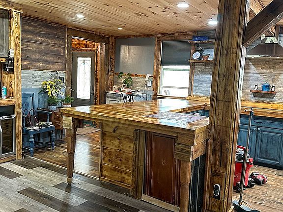 3rd image of 1167 Begonia Rd