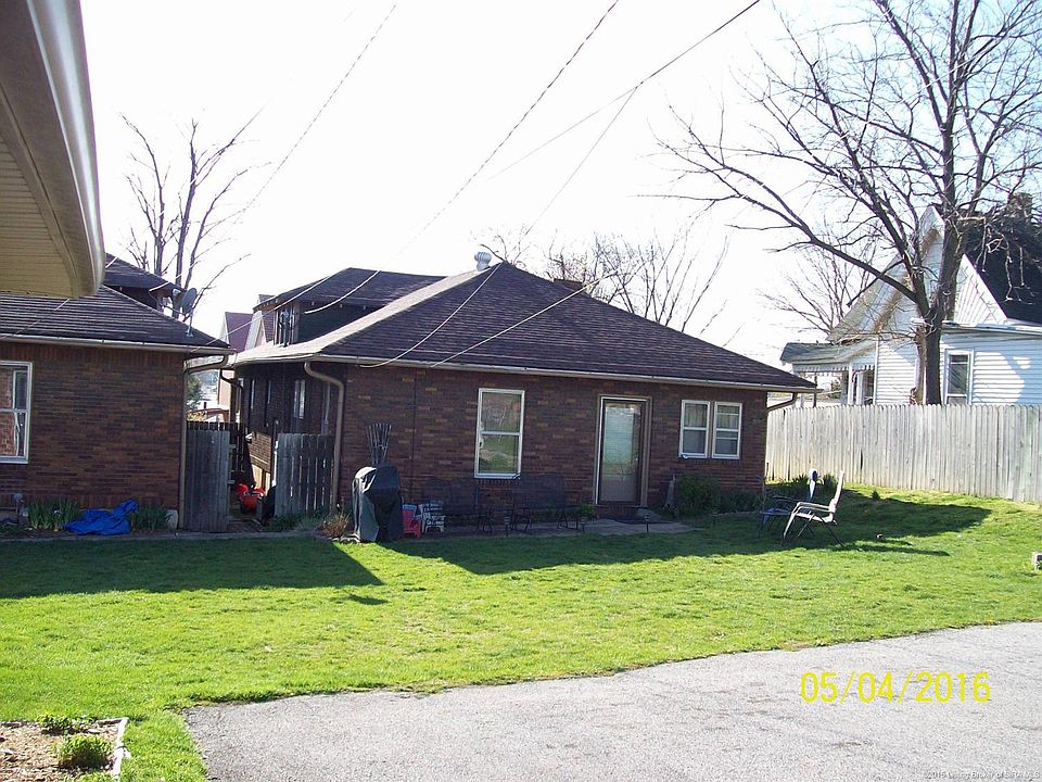 2nd image of 209 N Main St