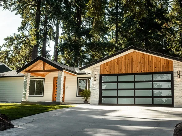 6375 SW Dawn St, Lake Oswego, OR 97035