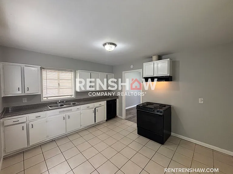 828 Harvey Cv — Photo 13