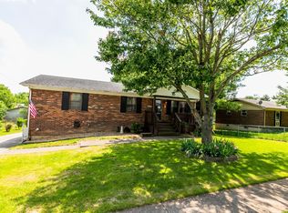502 Pinoak Dr, Nicholasville, KY