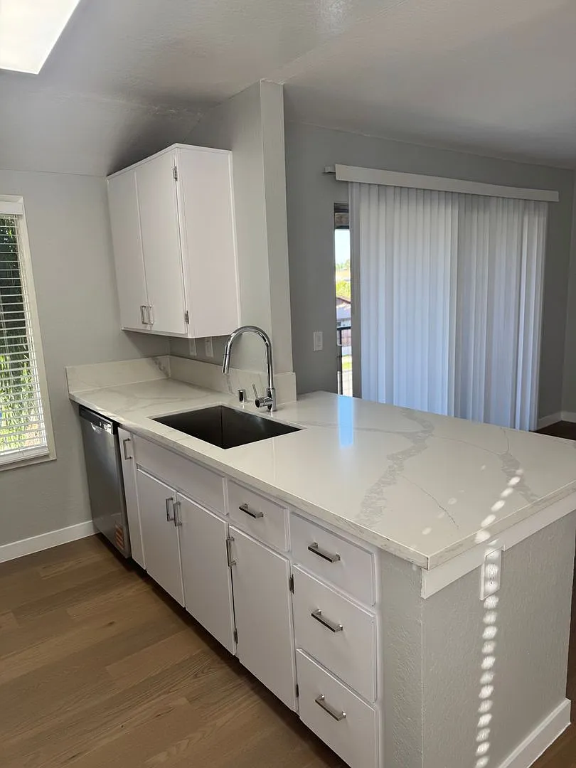 Harbor Terrace Apartments — Photo 2