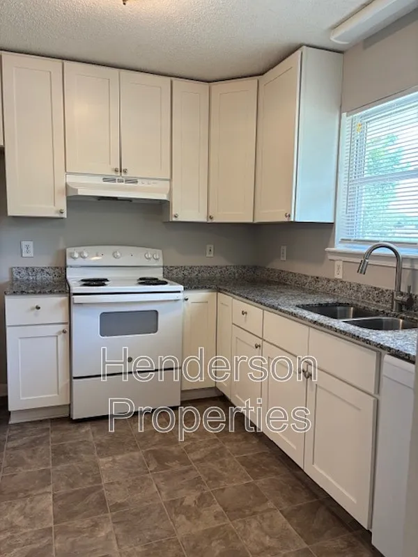 Building Photo - 6820 N Ridge Ct