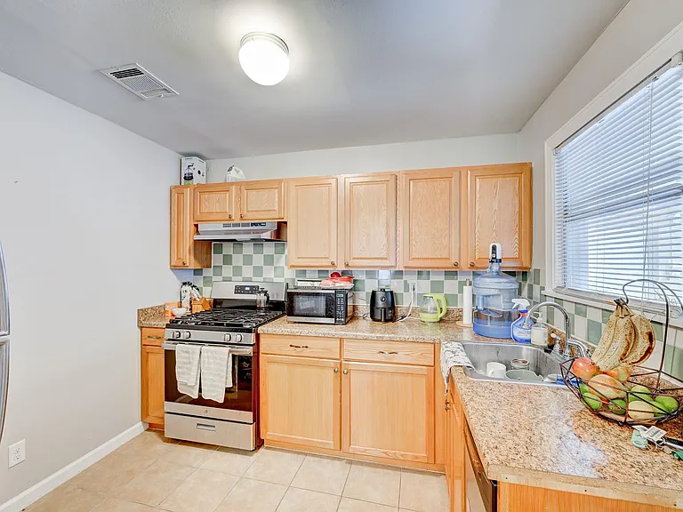 4311 Ione St — Photo 13