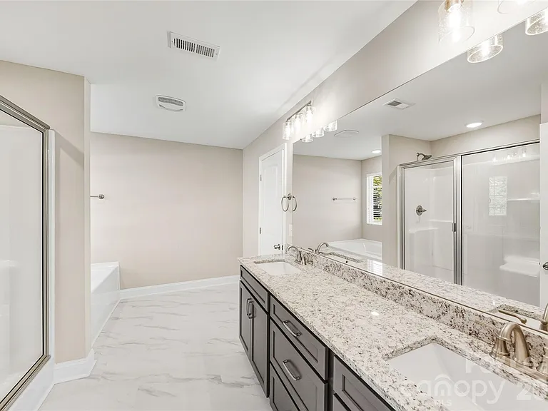 11507 Valley Oaks Ln — Photo 32