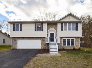 1715 Bush Farm Dr, Vinton, VA 24179