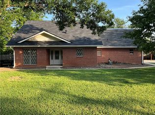 104 Meadow Ln, Groesbeck, TX 76642