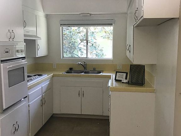 5th image of 24347 Newhall Ave APT 31