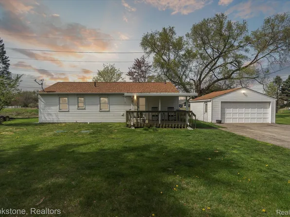 1505 W Highland Rd, Highland, MI 48357