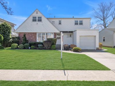 70 Joseph Street, New Hyde Park, NY, 11040