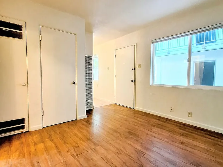 565 S 11th St #1 — Photo 10